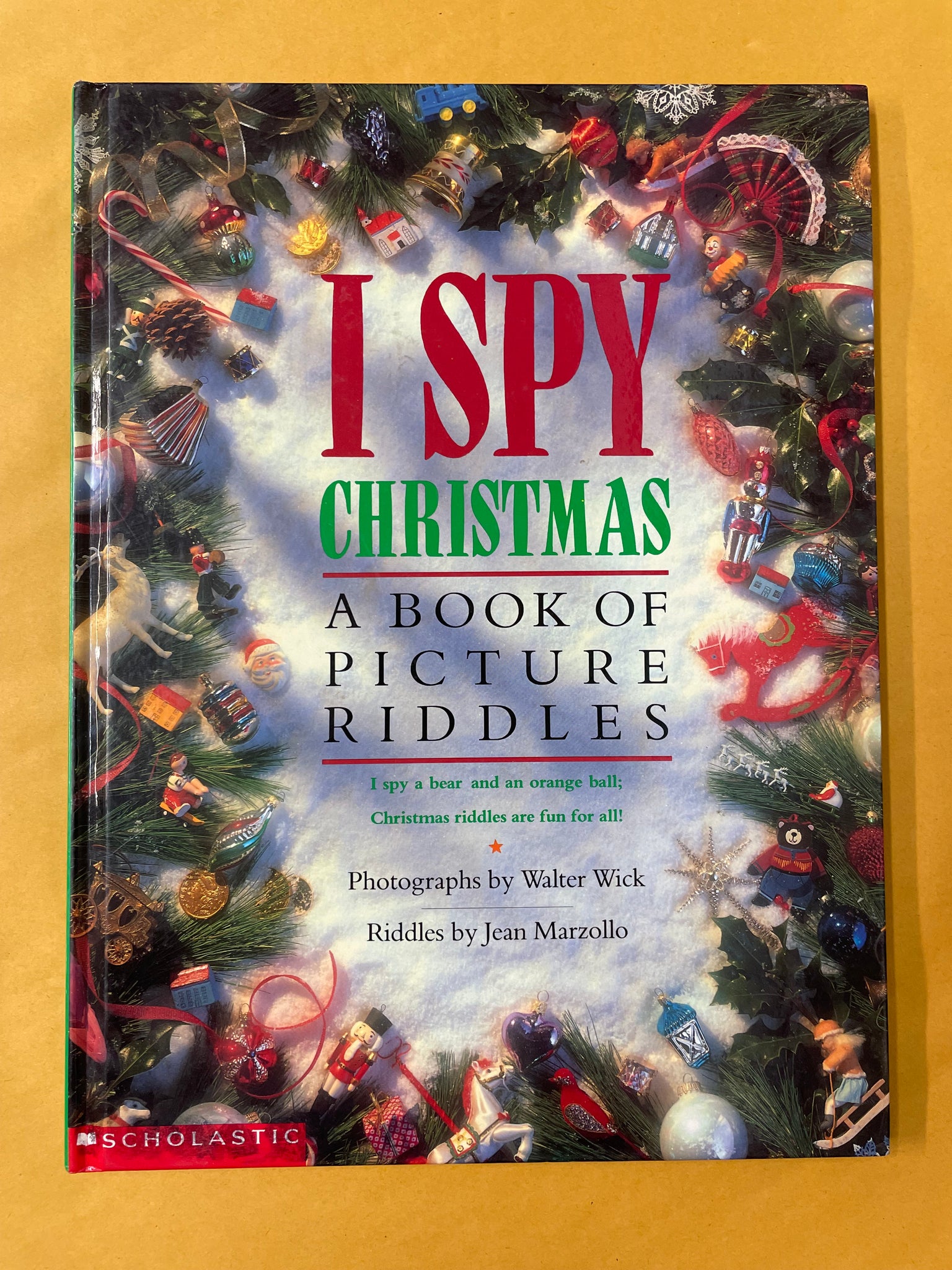 I Spy Christmas: A Book of Picture Riddles