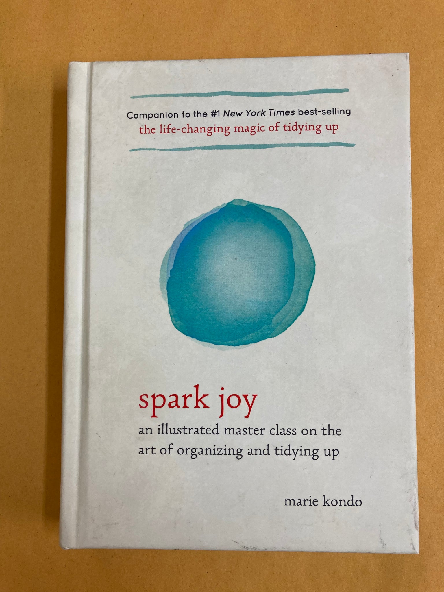 Spark Joy: An Illustrated Master Class on the Art of Organizing and Tidying Up (The Life Changing Magic of Tidying Up)